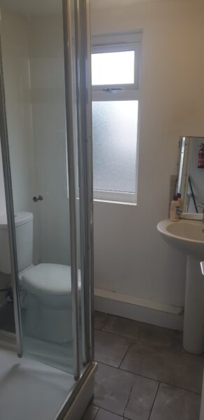 One Double Room - Sheppey Road, Dagenham RM9
